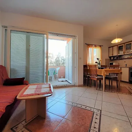 Charming Tihana With Washing Machine Guest house