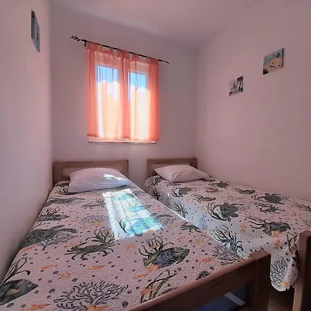 Charming Tihana With Washing Machine Guest house