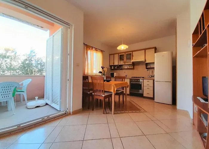 Charming Tihana With Washing Machine 4* Krk Town